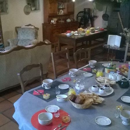 Bed and Breakfast Aux Ronzieres Pouilly-sous-Charlieu Экстерьер фото