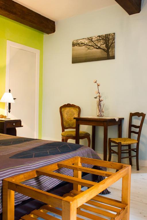 Bed and Breakfast Aux Ronzieres Pouilly-sous-Charlieu Номер фото